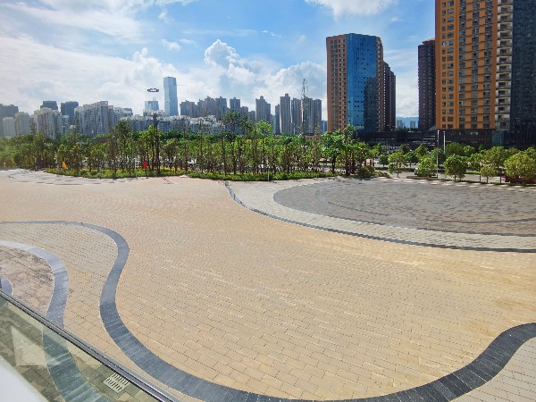 呈貢文體活動中心建設(shè)項(xiàng)目采用筑輝透水PC磚